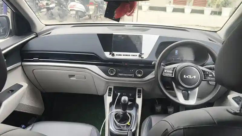 Kia Carens Dashboard