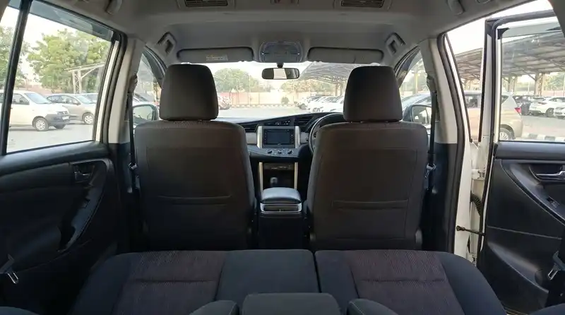 Toyota Crysta Interior